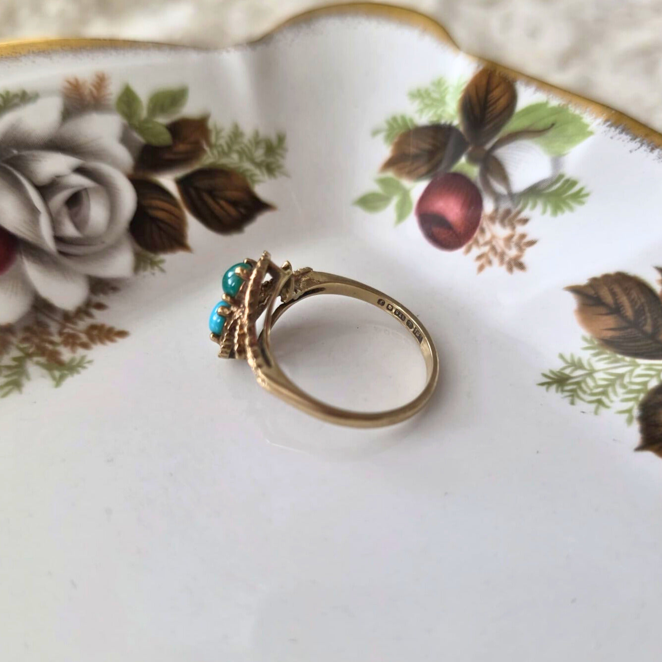Vintage 9k gold ring with turquoise