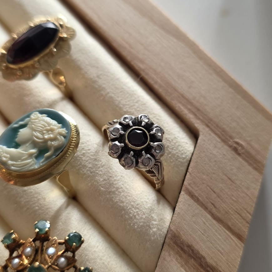 Antieke 14k en zilver ring granaat en diamanten