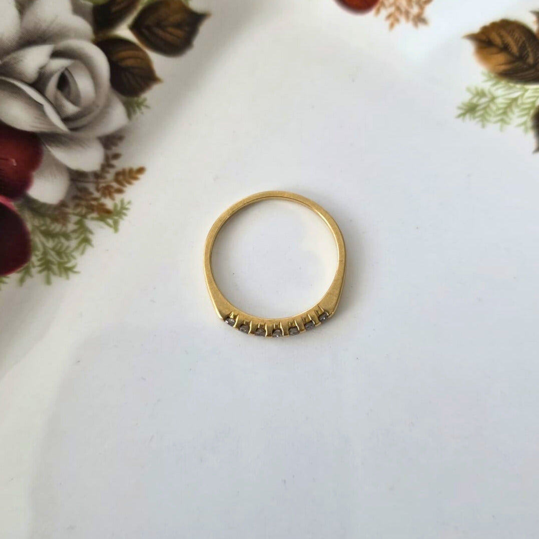 Vintage 18k gold ring with diamonds