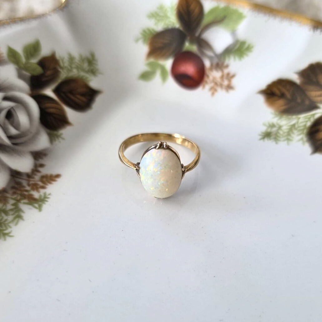 Vintage 18k gold (pink) ring with opal