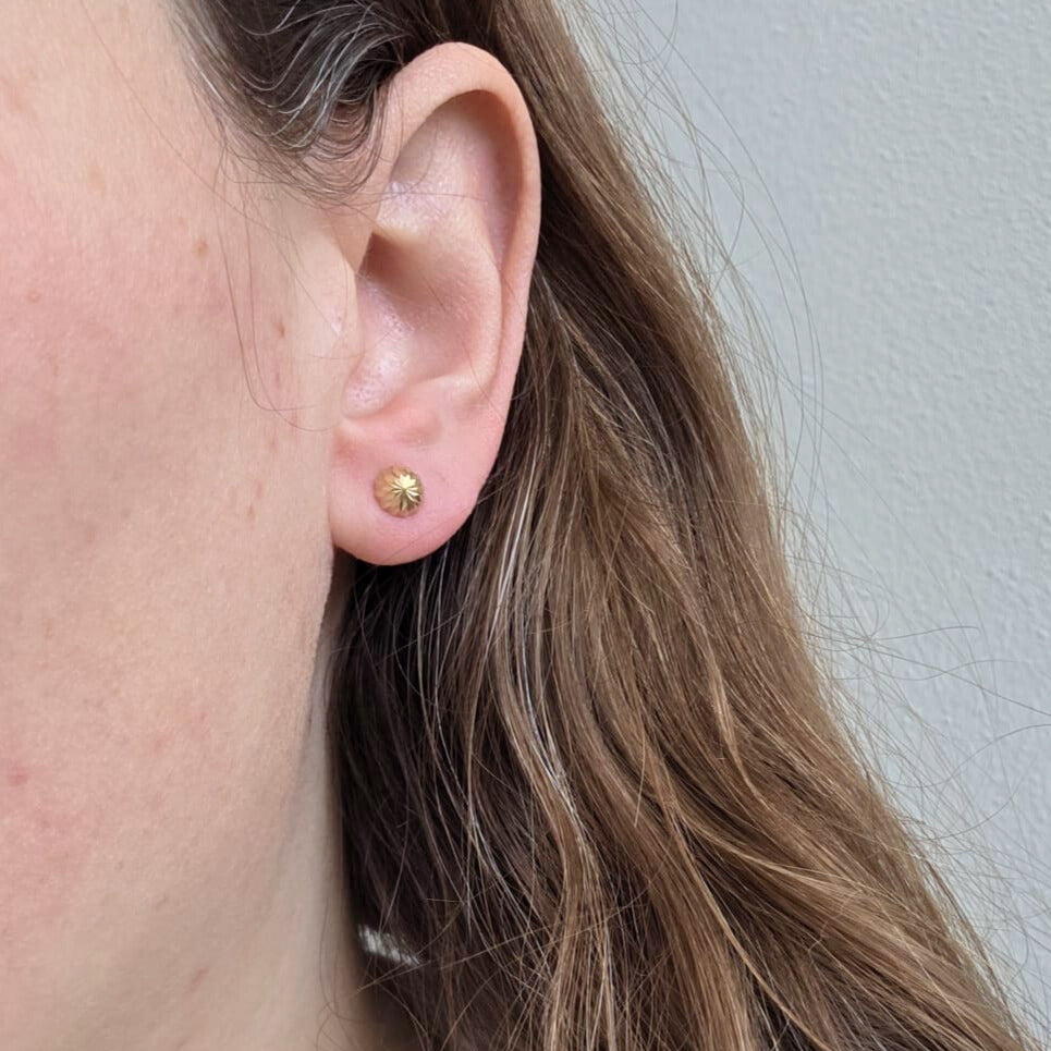 Vintage 14k gold stud earrings sparkle