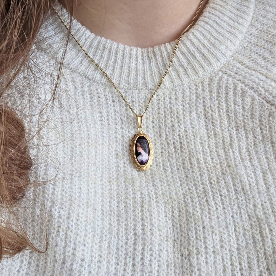 Vintage 14k gouden hanger met emaille portret