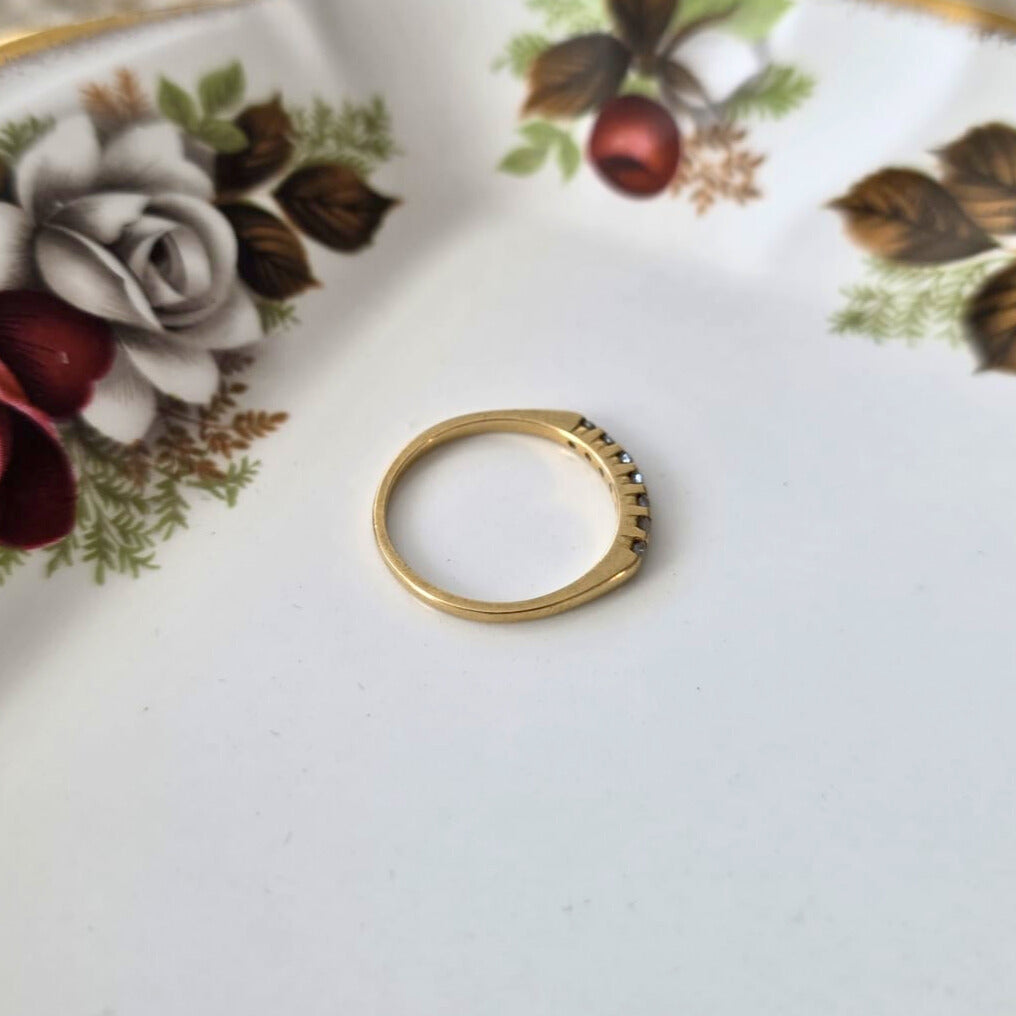 Vintage 18k gold ring with diamonds