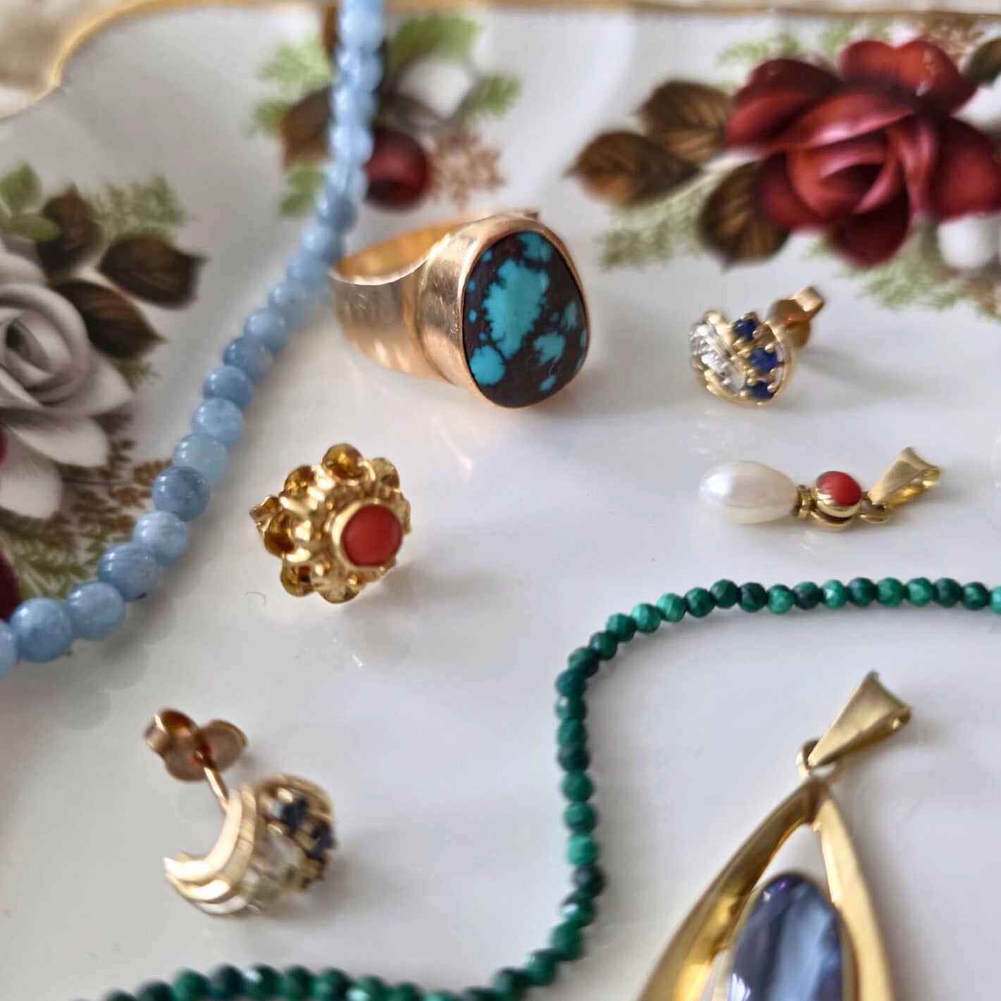 Vintage 14k rose gold ring with turquoise
