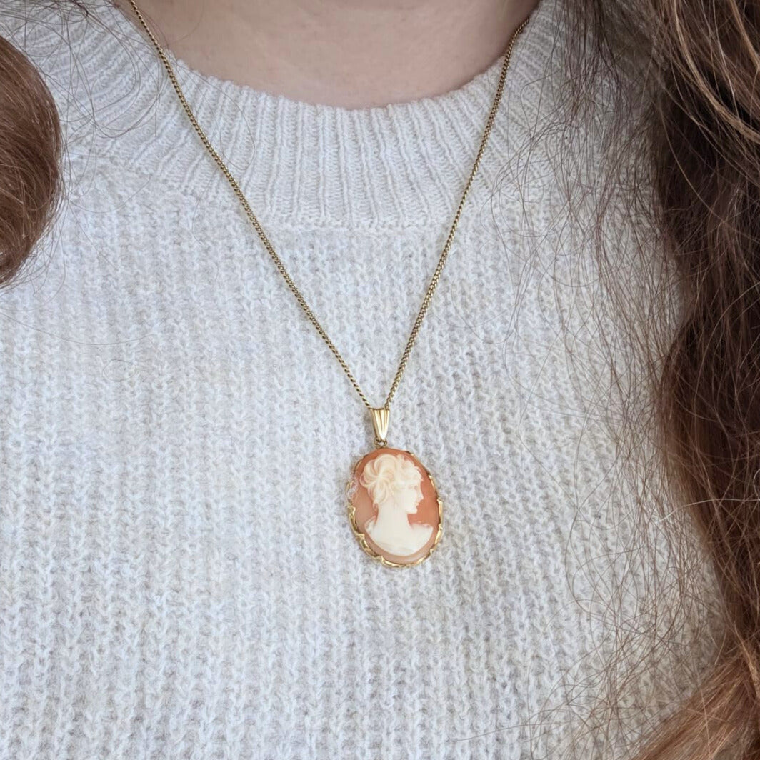 Vintage 14k gold cameo pendant