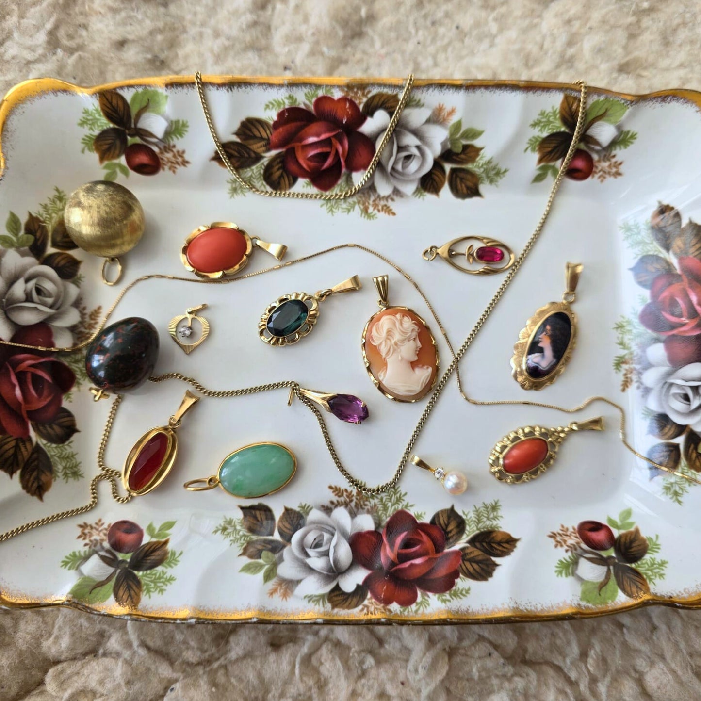 Vintage 14k gouden hanger met emaille portret