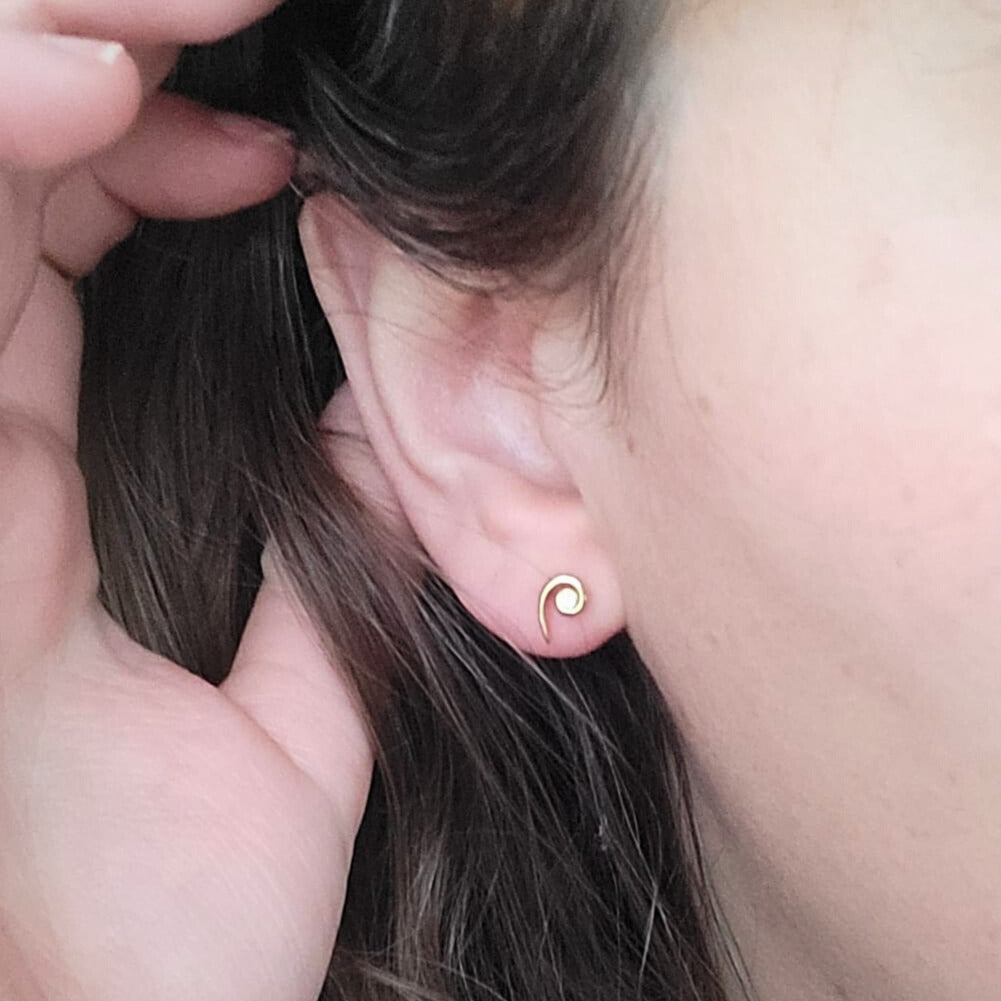 Pre-owned 14k gold diamond stud earrings