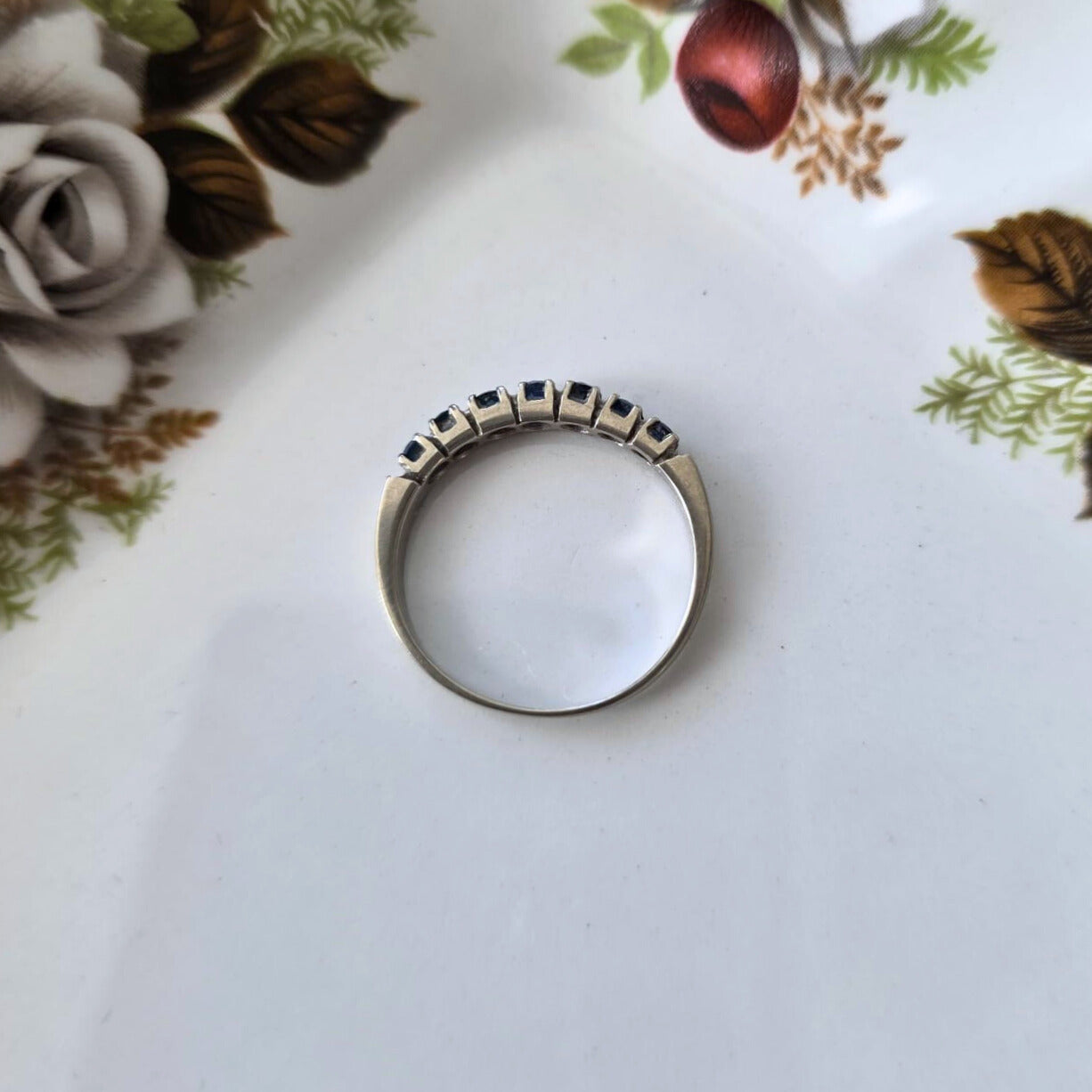 Vintage 18k white gold ring with sapphire