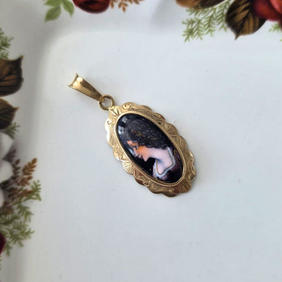 Vintage 14k gouden hanger met emaille portret