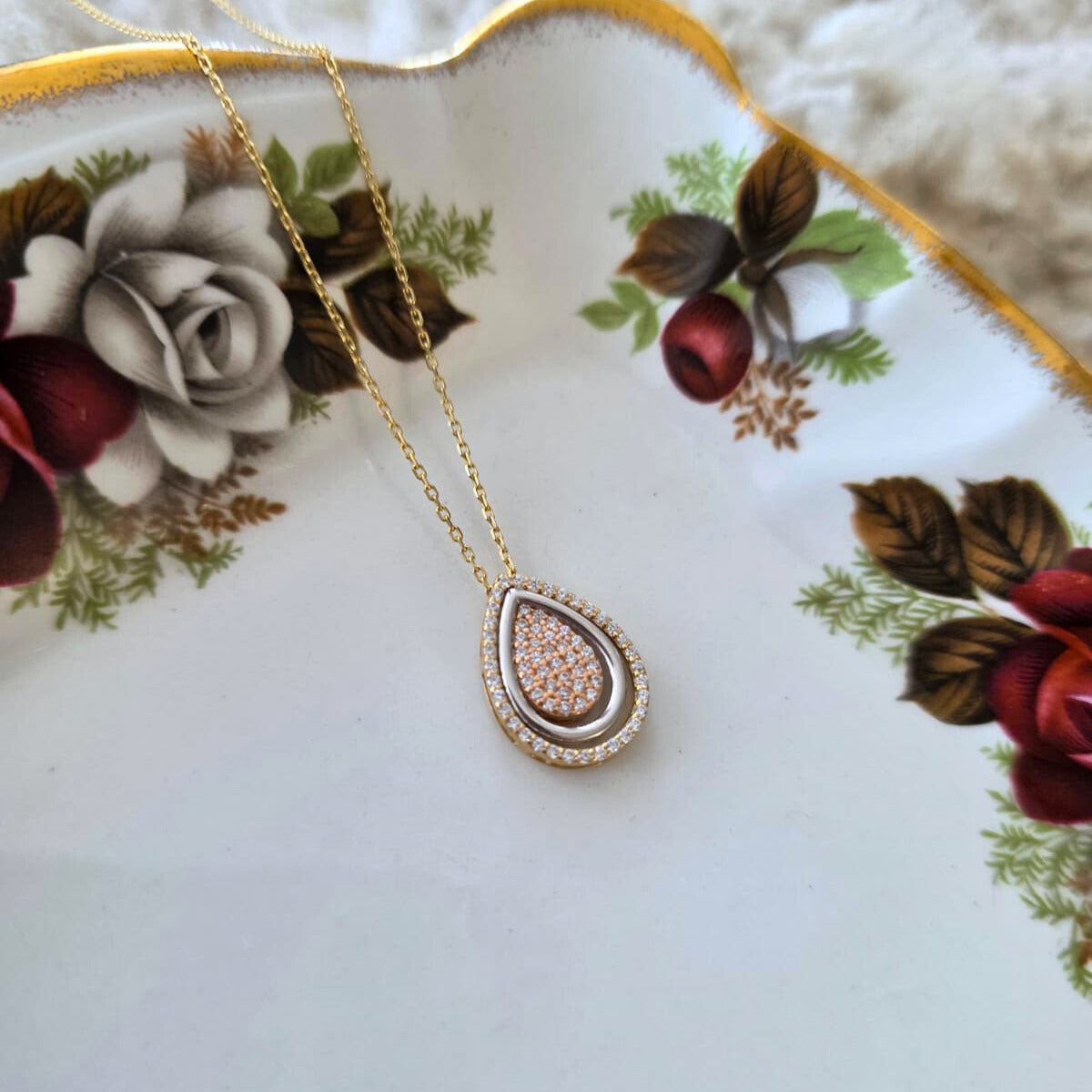 Pre-owned 14k gouden ketting met tri-color hanger