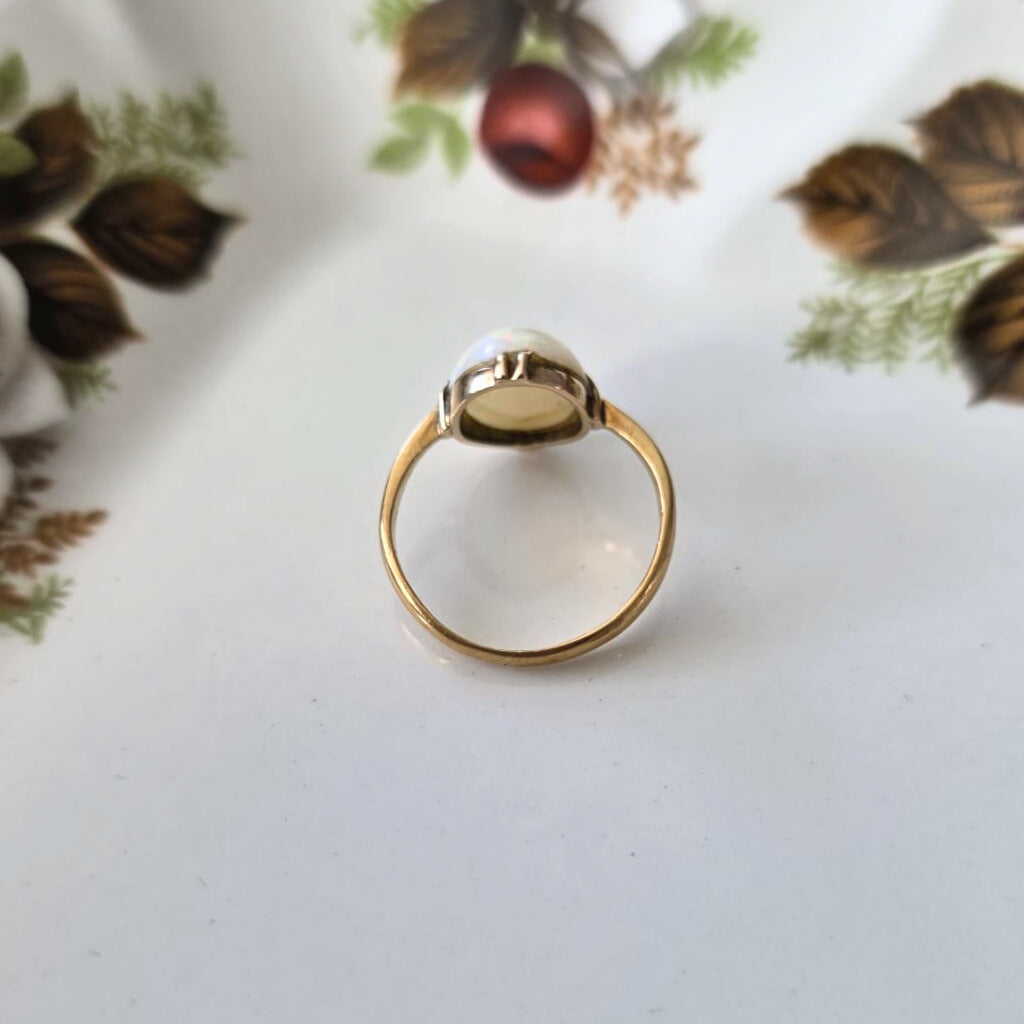 Vintage 18k gold (pink) ring with opal