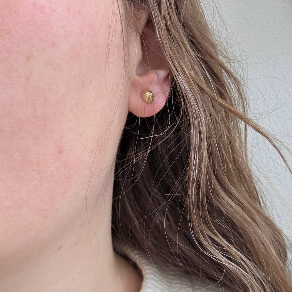 Vintage 14k gold stud earrings sparkle