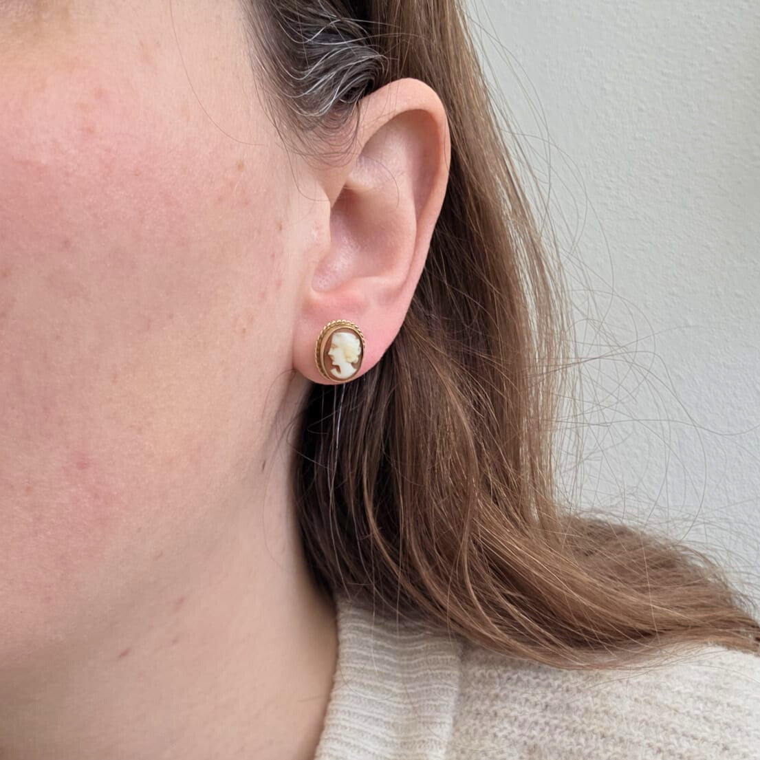 Vintage 14k gouden oorstekers camee