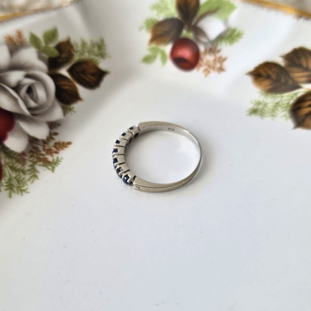 Vintage 18k white gold ring with sapphire
