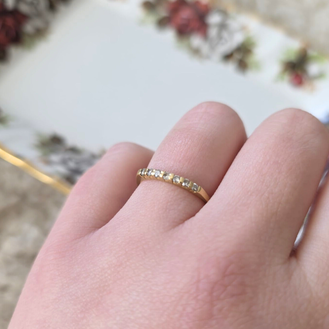 Vintage 18k gold ring with diamonds