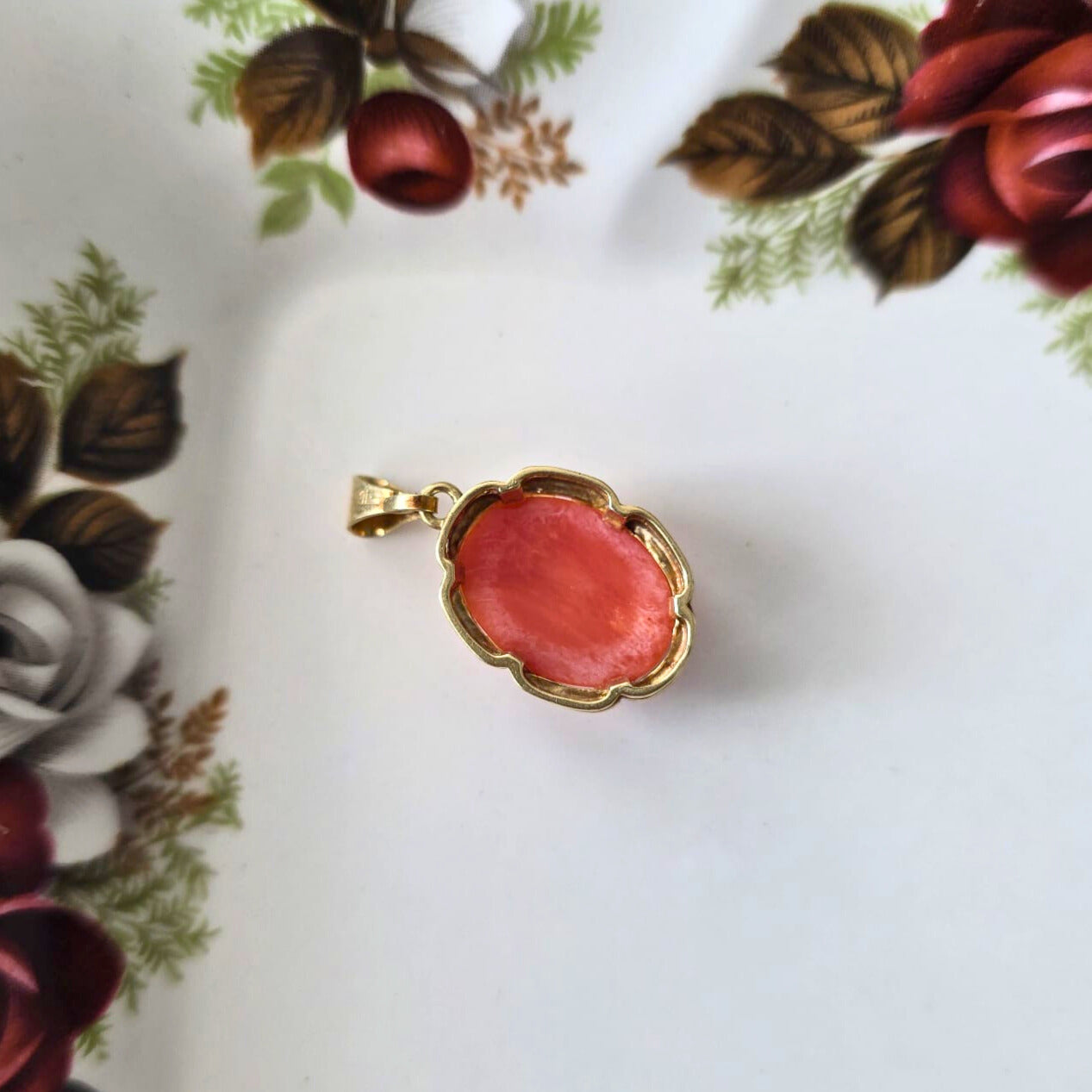 Vintage 14k gouden hanger bloedkoraal
