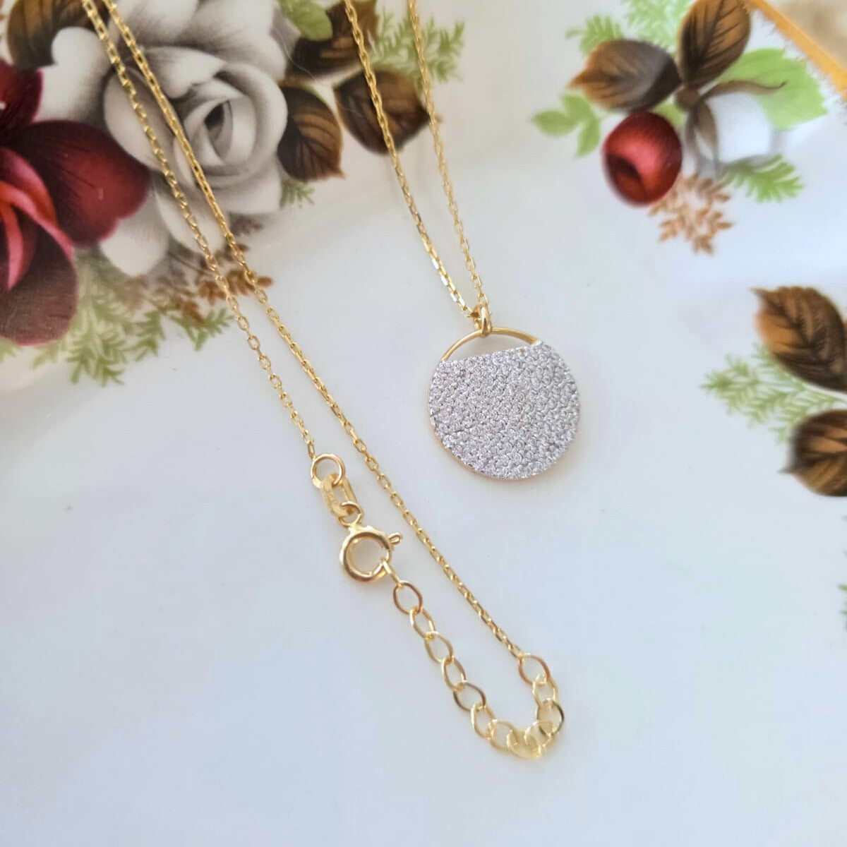Pre-owned 14k gold necklace with zirconia pendant