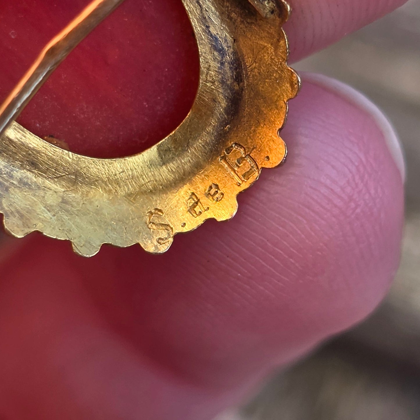 Antieke 14k broche klederdracht bloedkoraal