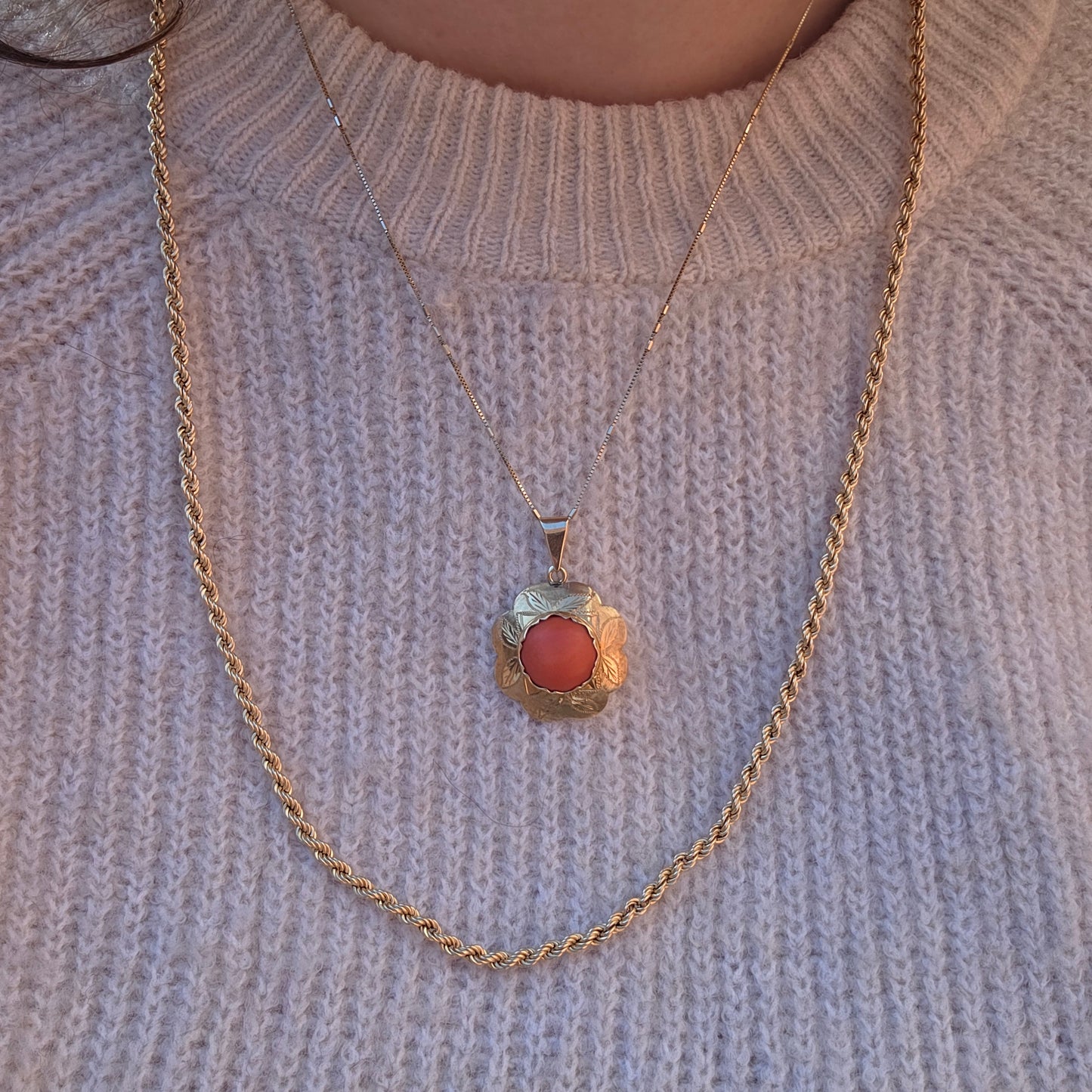 Vintage 14k hanger bloedkoraal bloem