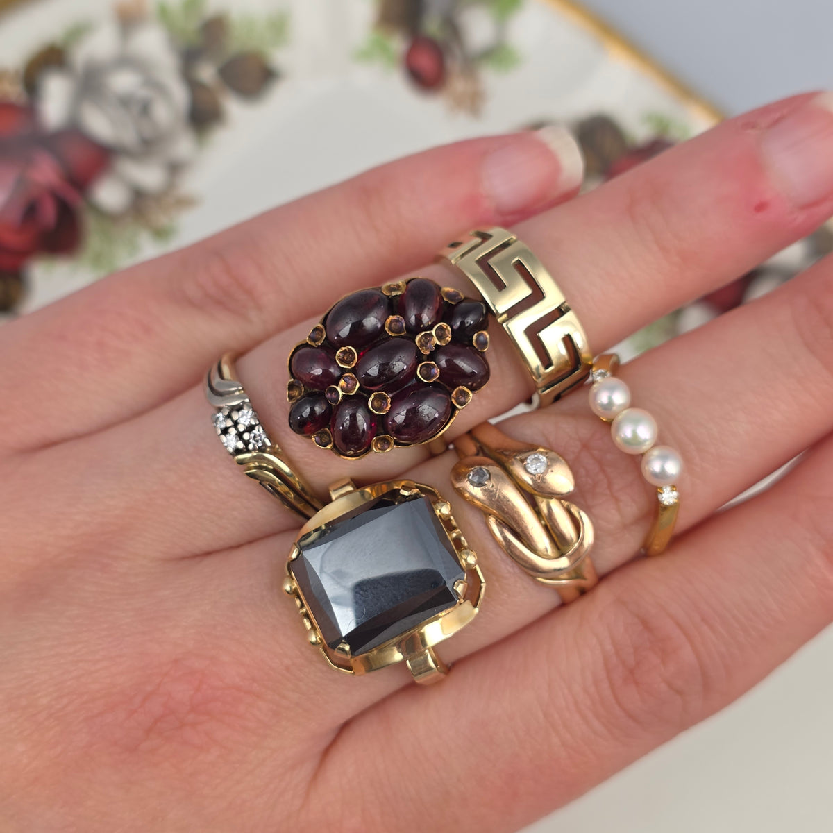 Vintage 14k gold meander ring