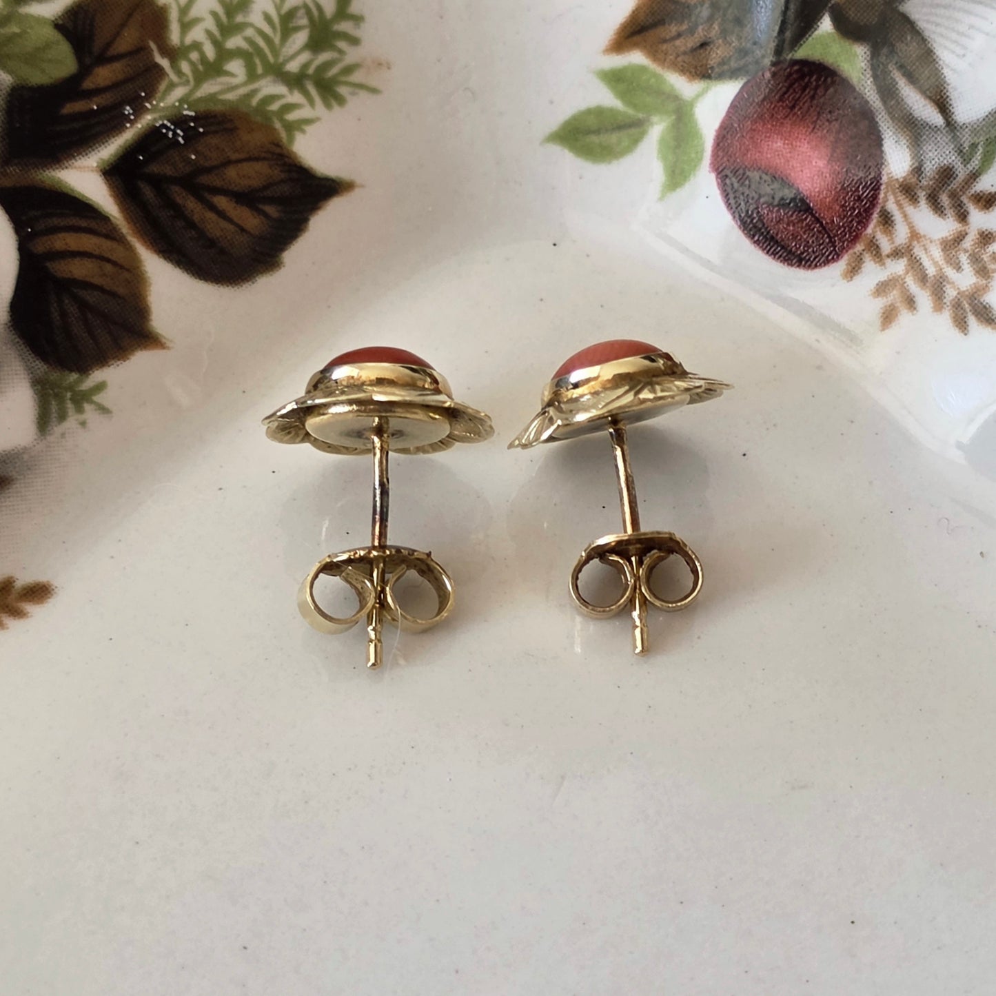 Vintage 14k gouden oorstekers bloedkoraal bloem