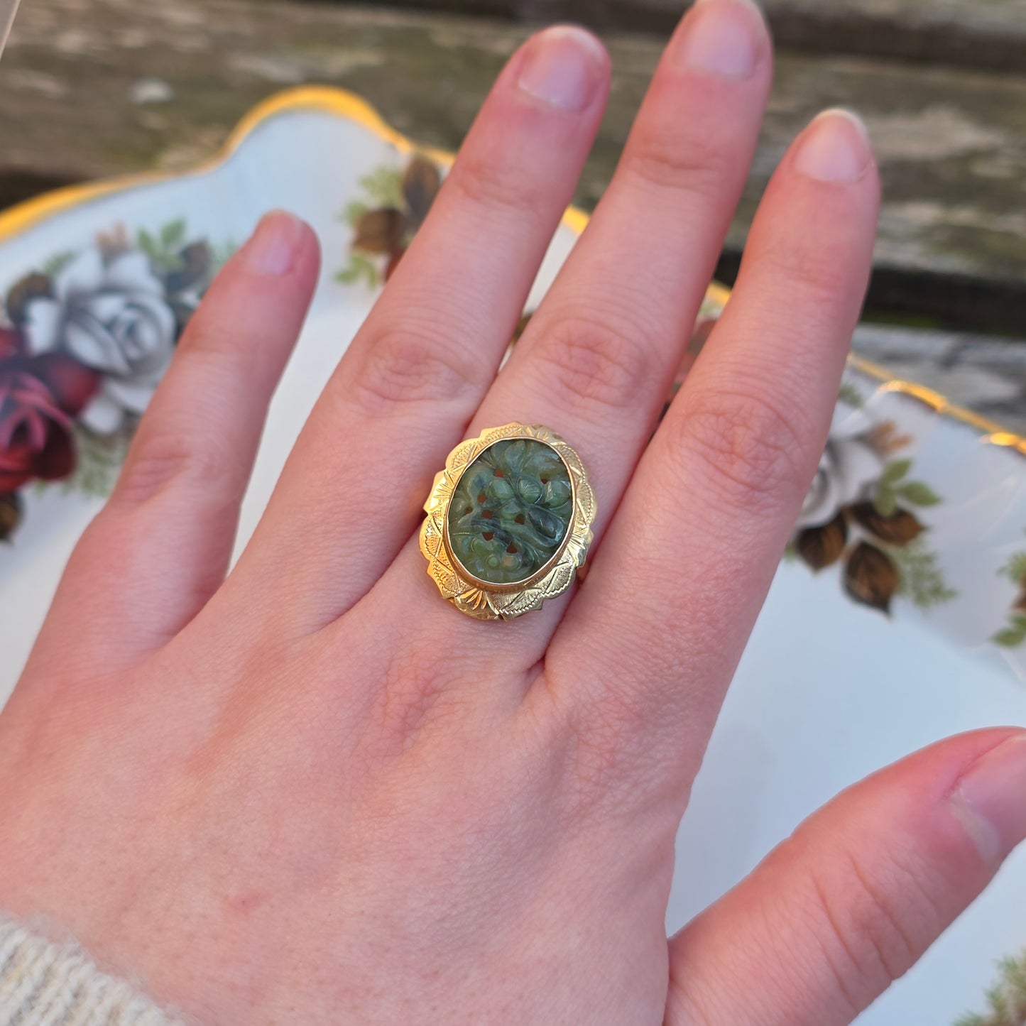 Vintage 14k gouden ring gesneden jade bloemen
