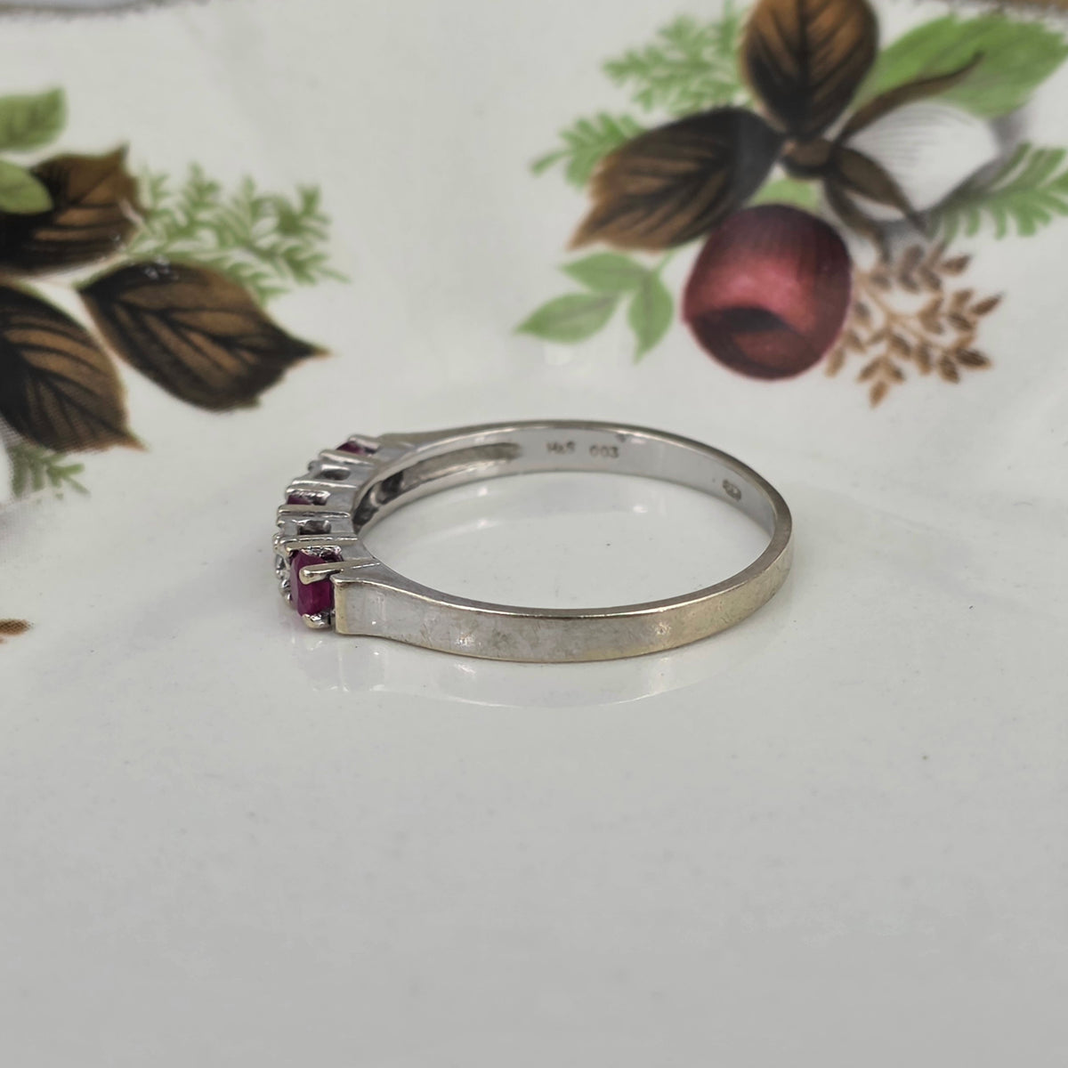 Vintage 14k white gold ring with ruby ​​and 0.03ct diamonds