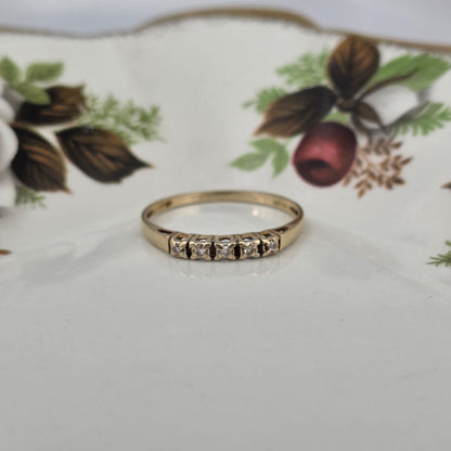 Vintage 14k gold ring with a row of diamonds