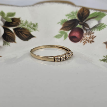 Vintage 14k gold ring with a row of diamonds