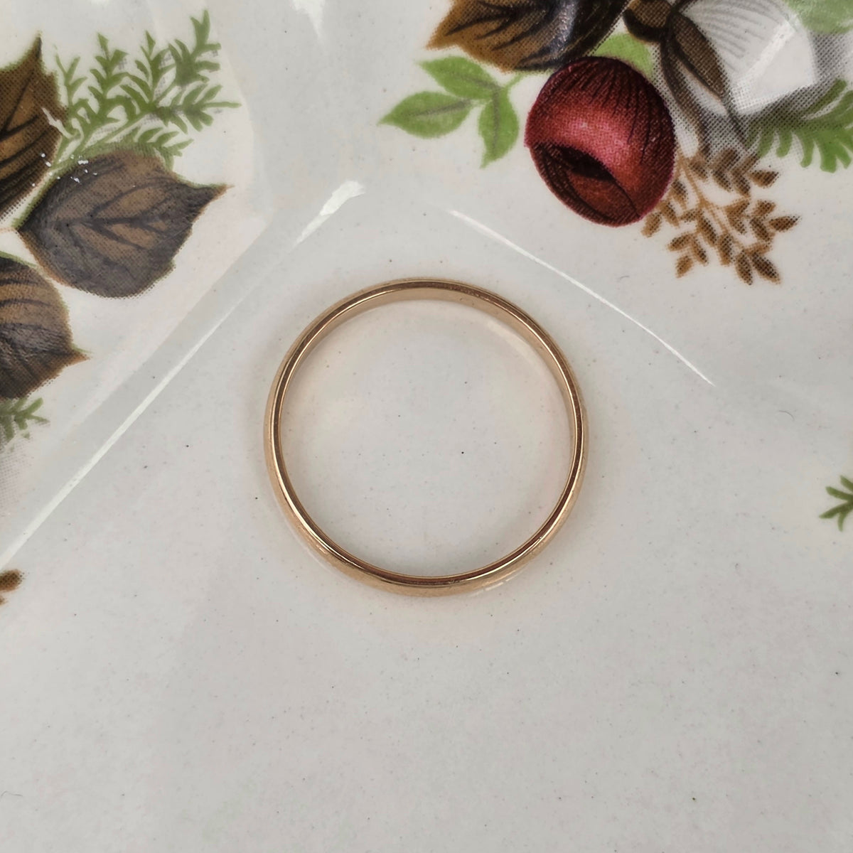 Vintage 18k gold band ring
