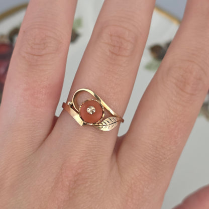 Vintage 14k gold ring with coral and leaf
