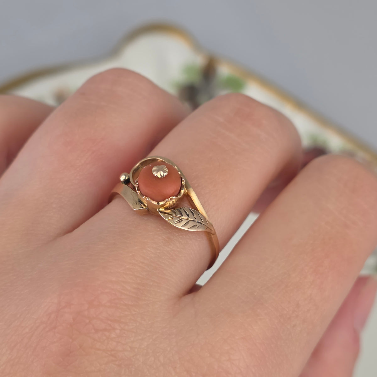 Vintage 14k gold ring with coral and leaf