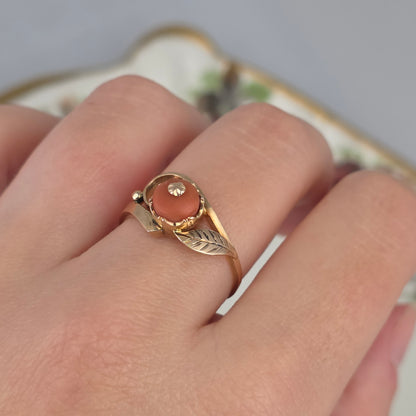 Vintage 14k gold ring with coral and leaf
