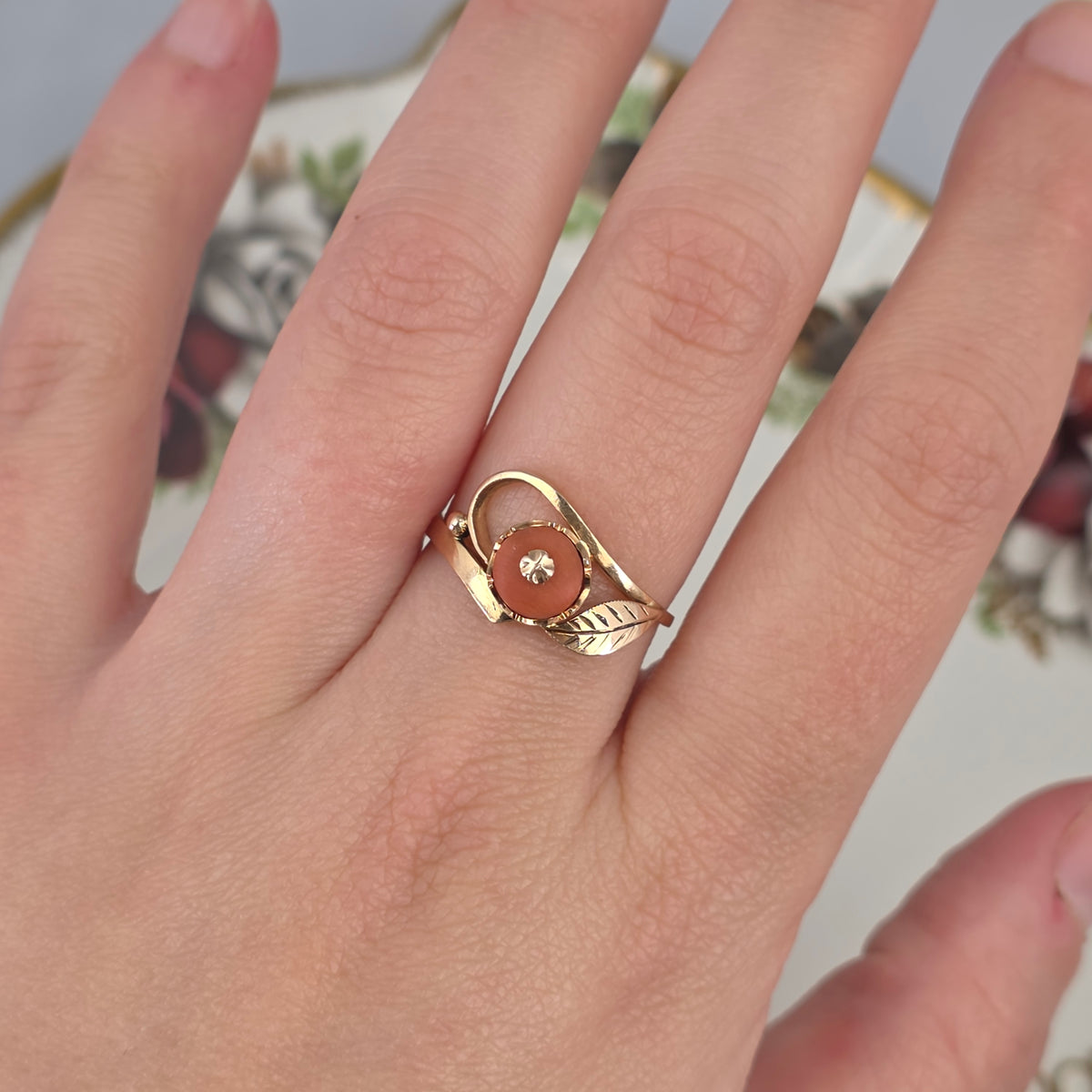 Vintage 14k gold ring with coral and leaf