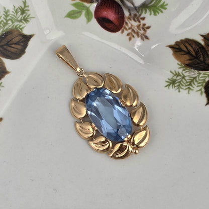 Vintage 18k gold pendant with topaz