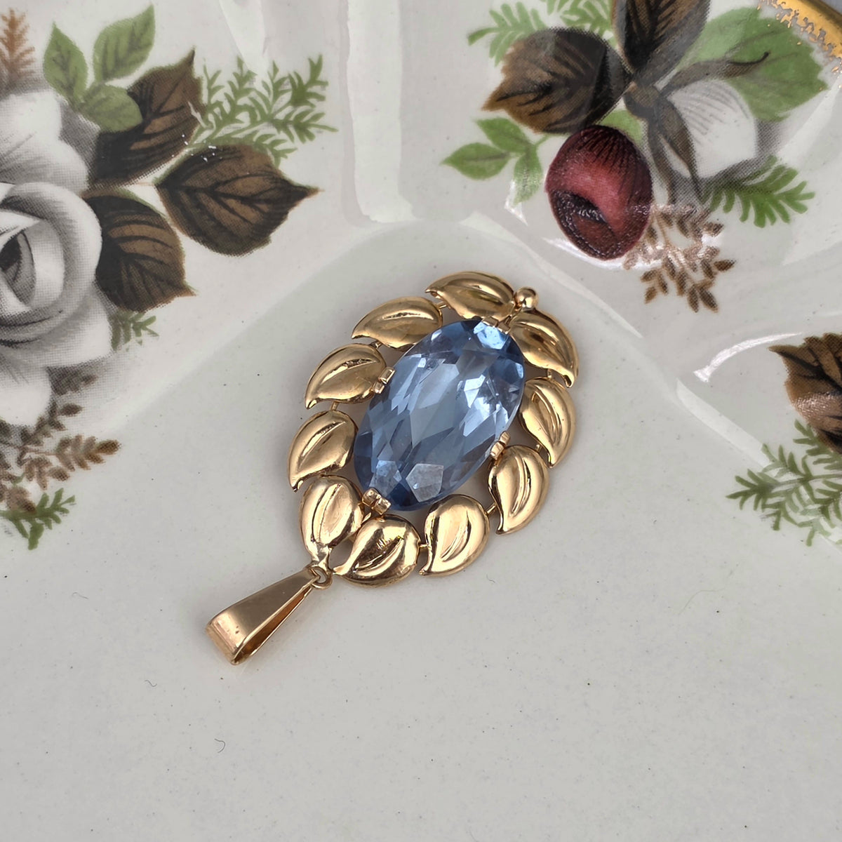 Vintage 18k gold pendant with topaz