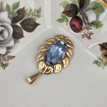 Vintage 18k gold pendant with topaz