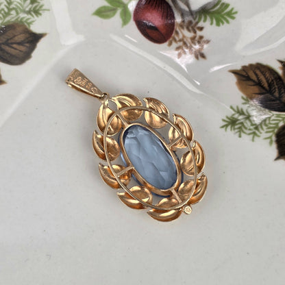 Vintage 18k gold pendant with topaz