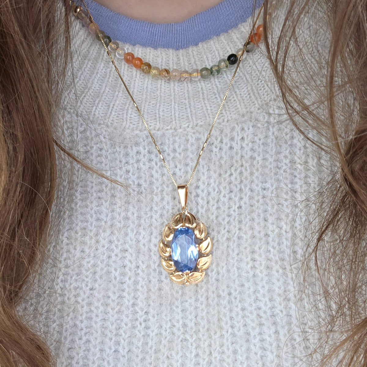 Vintage 18k gold pendant with topaz