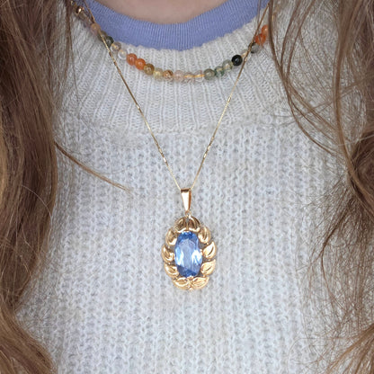 Vintage 18k gold pendant with topaz