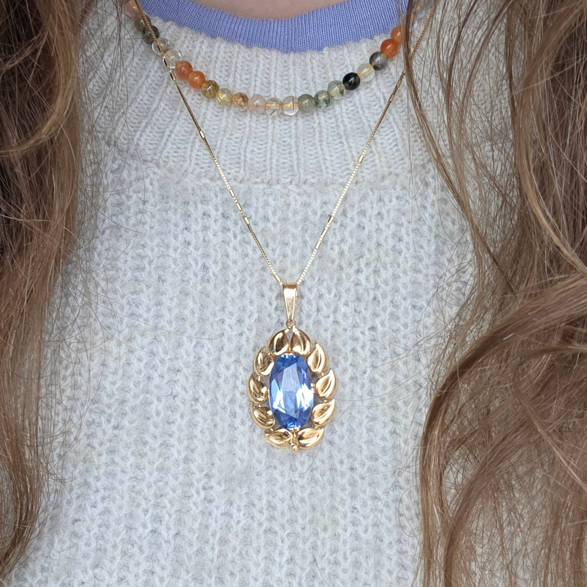 Vintage 18k gold pendant with topaz