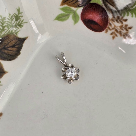 Vintage 14k white gold solitaire diamond pendant 0.15ct