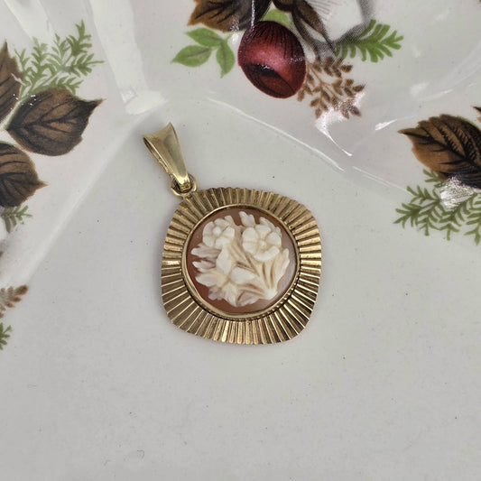 Vintage 14k gold cameo pendant with flowers