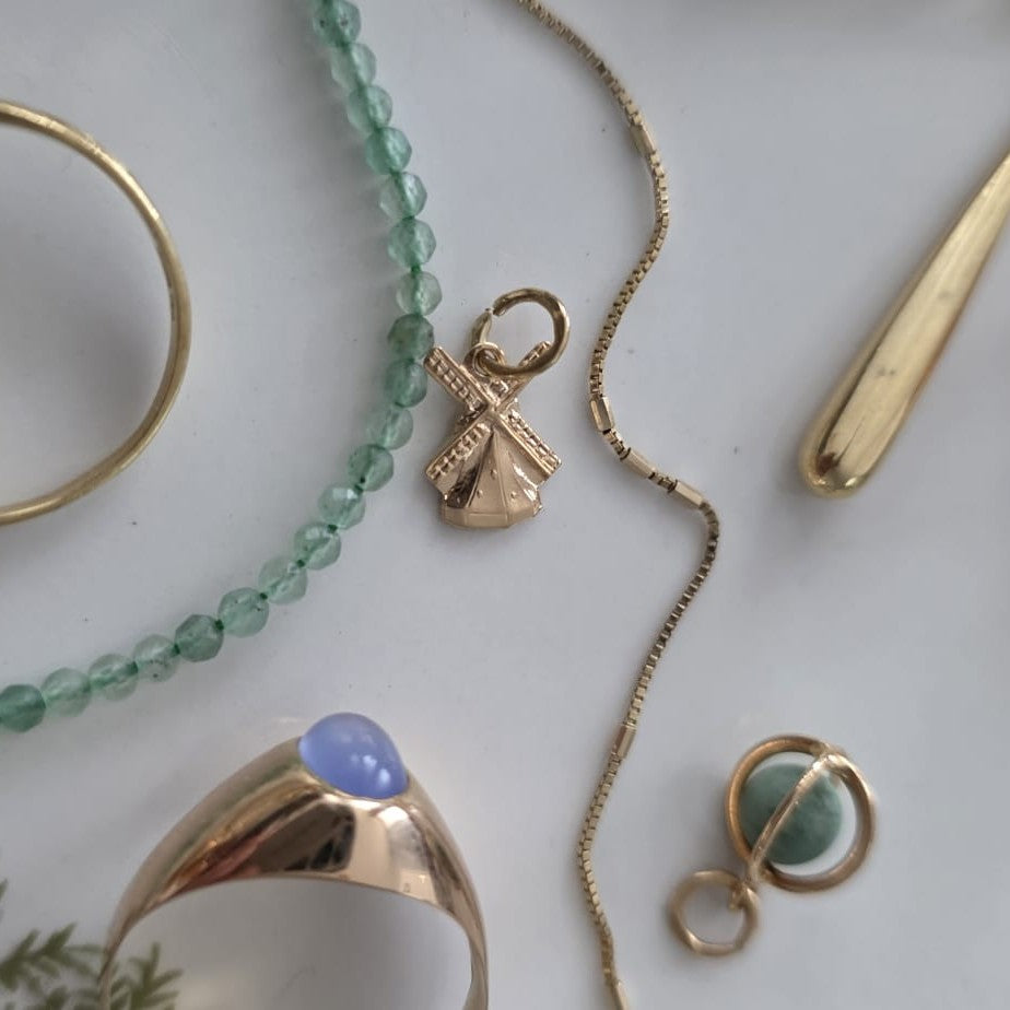 Vintage 18k gouden zegelring met chalcedoon