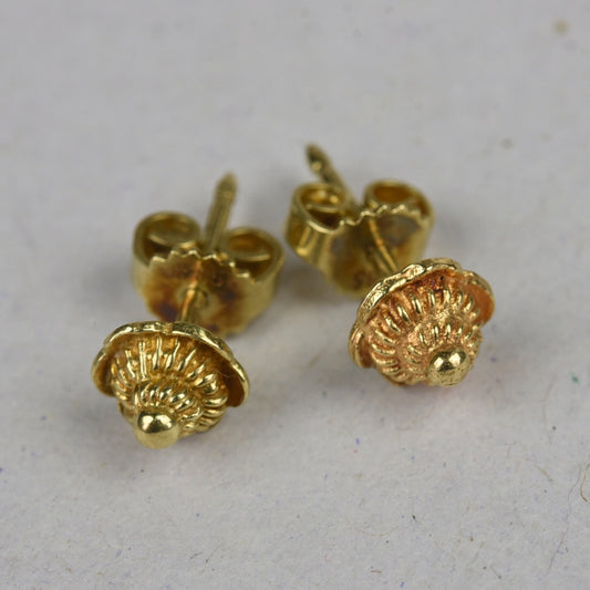 Vintage 14k gouden oorstekers zeeuws knoopje