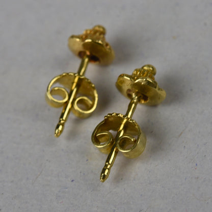 Vintage 14k gouden oorstekers zeeuws knoopje