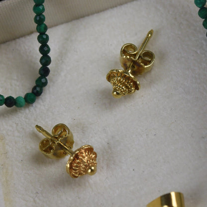 Vintage 14k gouden oorstekers zeeuws knoopje