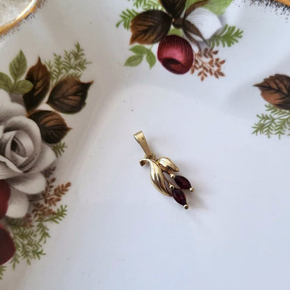 Vintage 14k gouden hanger kersen met granaat