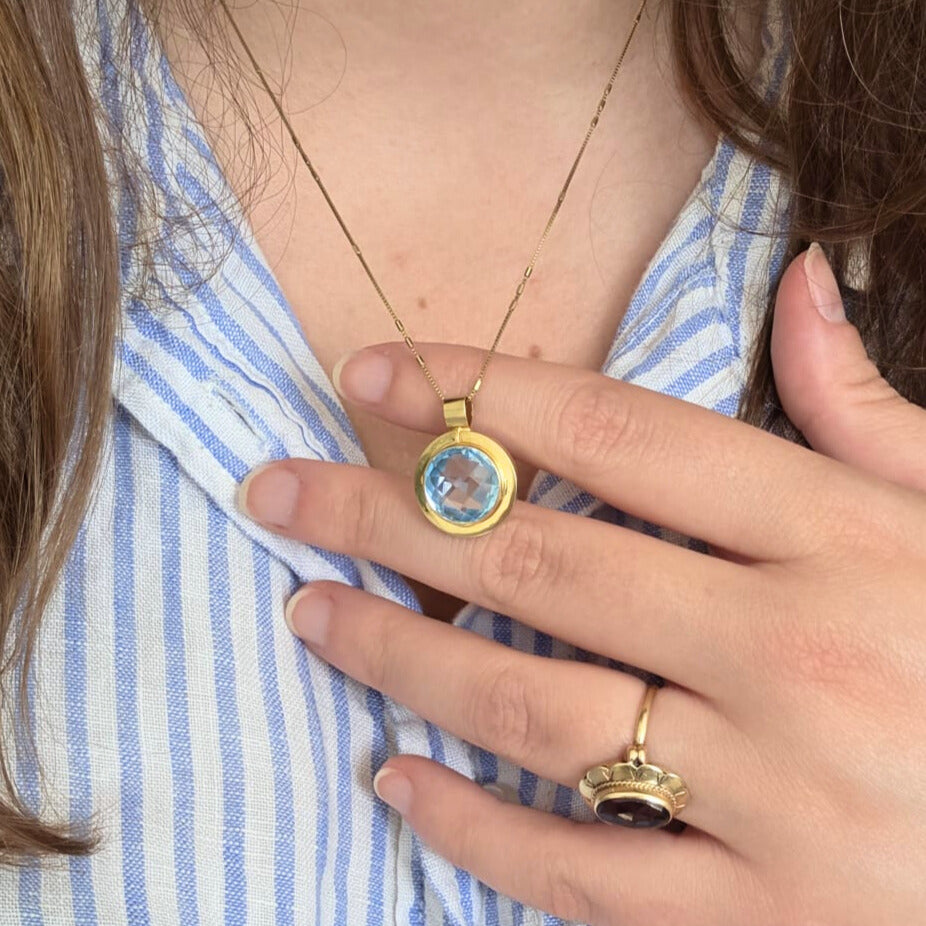 Vintage 14k gold pendant with topaz round