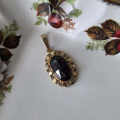 Vintage 14k gold pendant with garnet